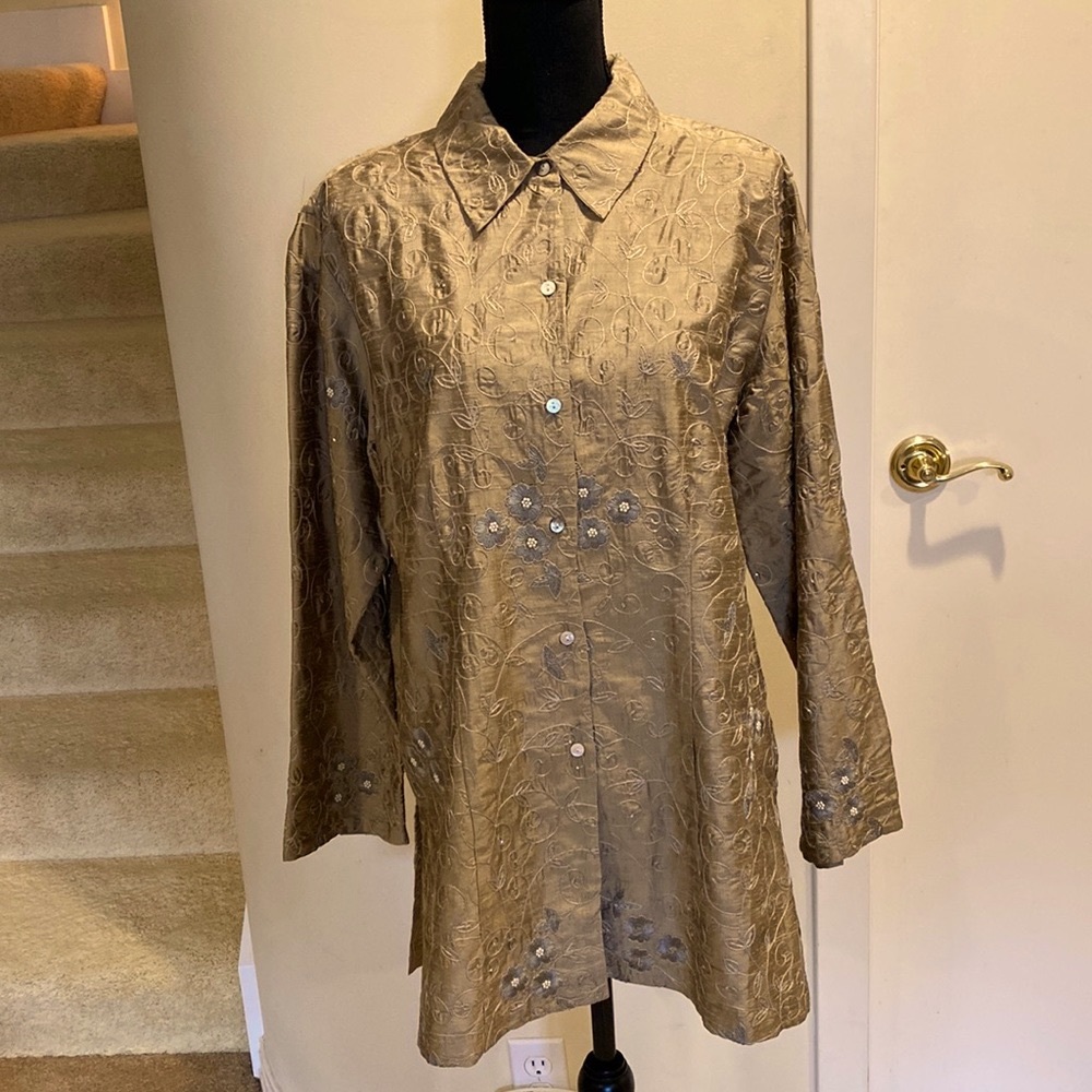 NWOT Chico’s Design 100% silk taupe colored tunic with embroidery and size 2.